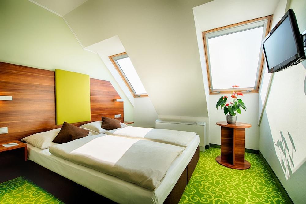 Achat Hotel Boedapest Buitenkant foto