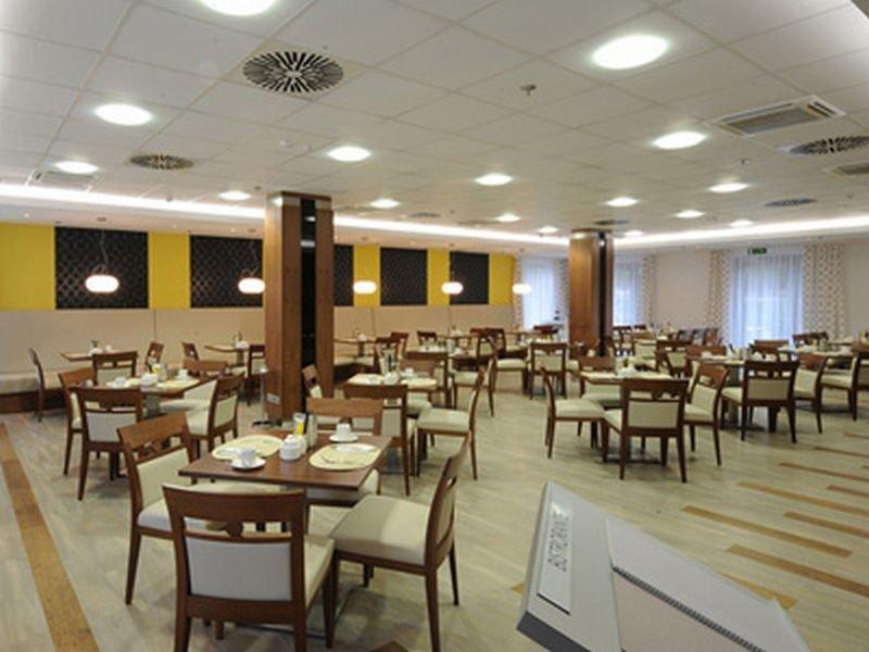 Achat Hotel Boedapest Restaurant foto