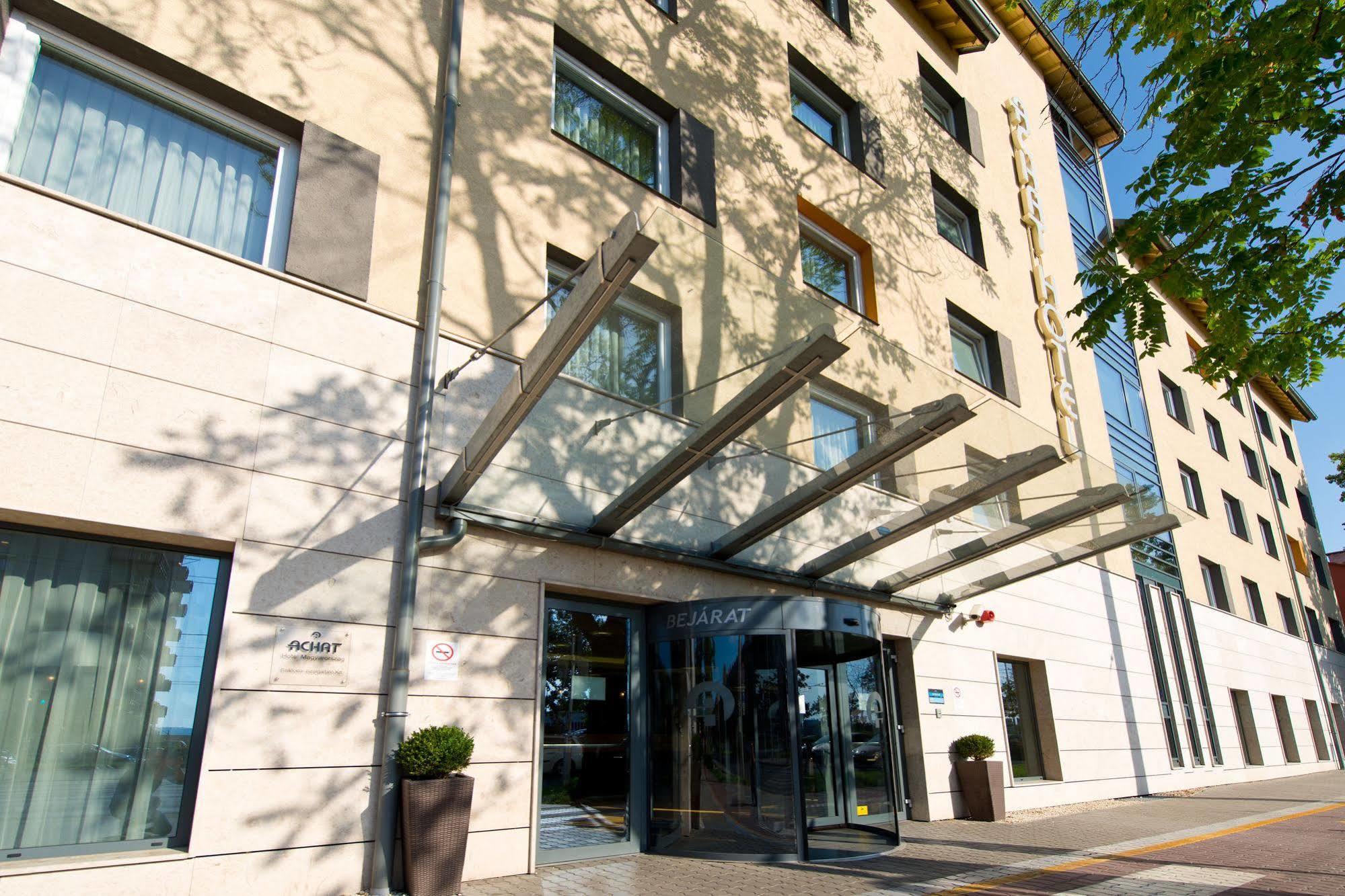 Achat Hotel Boedapest Buitenkant foto